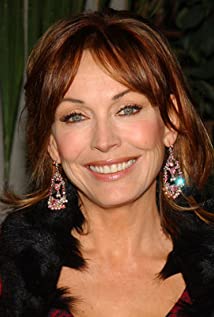 How tall is Lesley Anne Down?